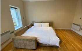 Easby Breakaways - **Modern Apartment 5 Mins From South Bay, Scarborough**