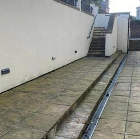 Easby Breakaways - **Modern Apartment 5 Mins From South Bay, Scarborough** Exterior photo