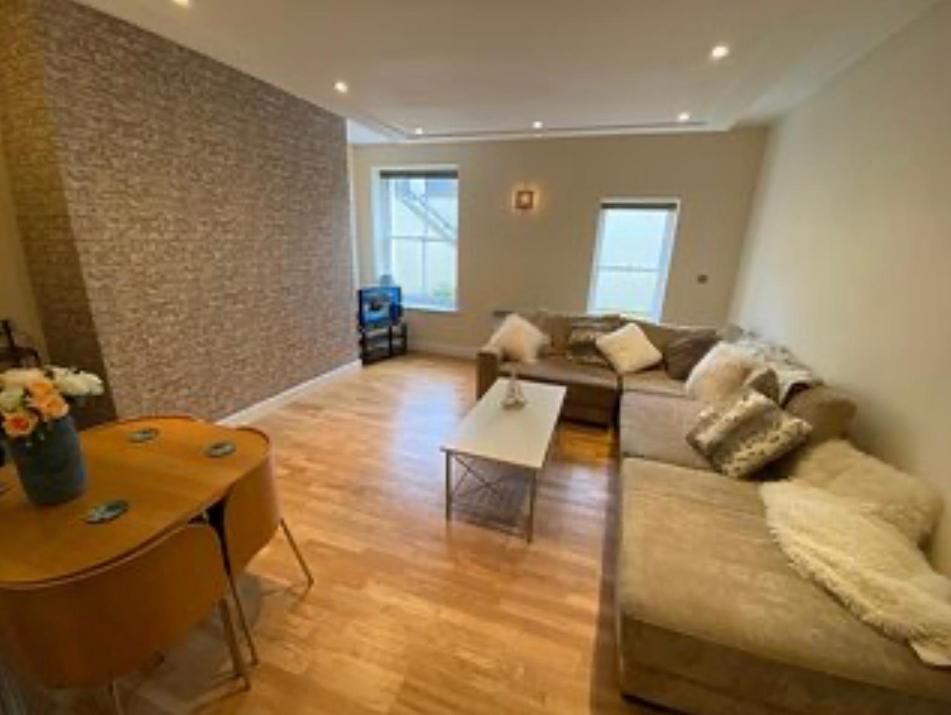 Easby Breakaways - **Modern Apartment 5 Mins From South Bay, Scarborough** Exterior photo